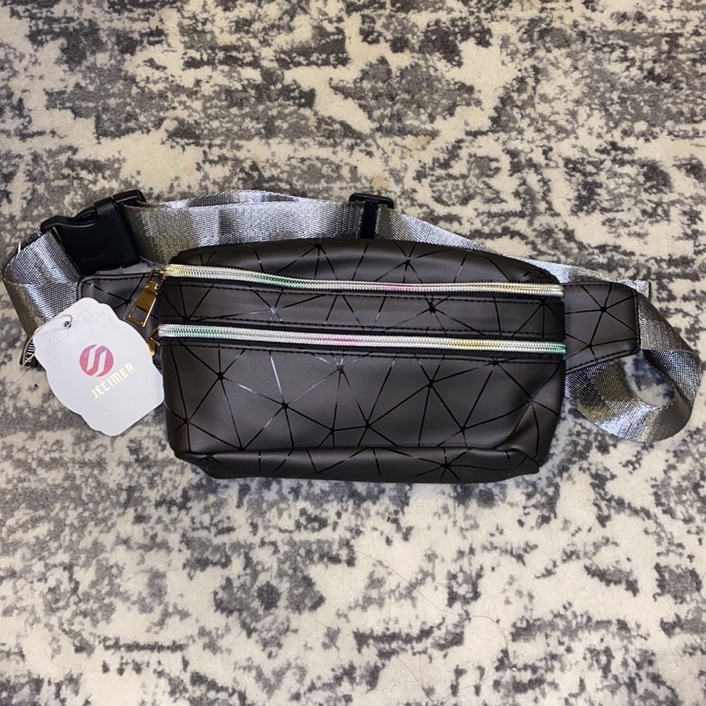 🖤NWT Fanny pack bag